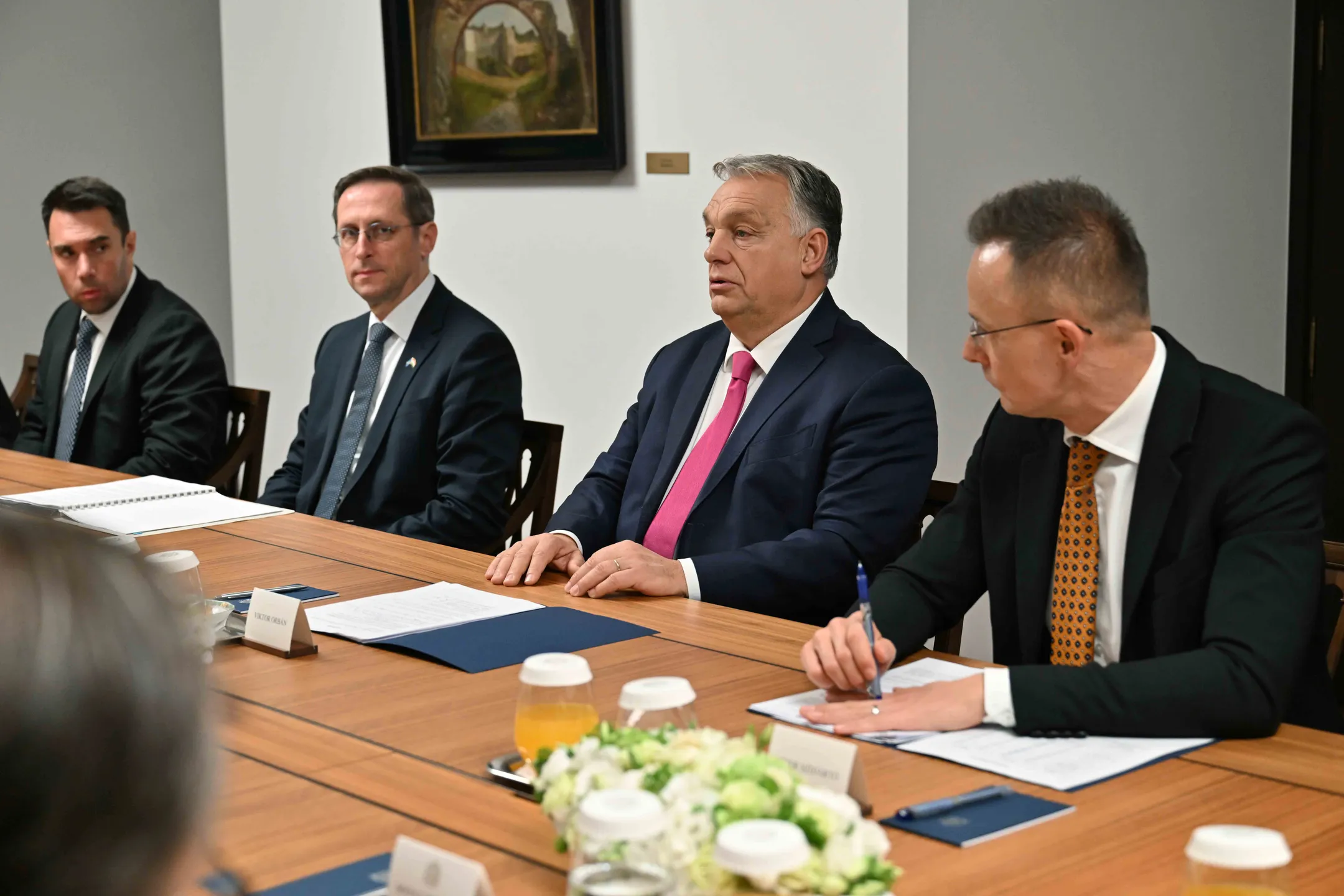 Президент провел переговоры с премьер-министром Венгрии - Image Kapital.kz