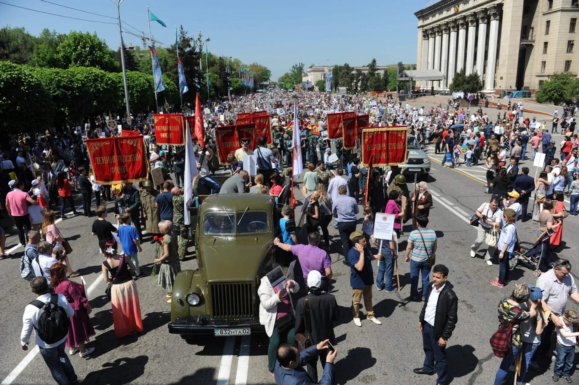 Капитал - По улицам Алматы и Астаны прошел «Бессмертный полк»