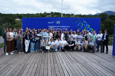 Групповое фото партнеров Hytera в Казахстане