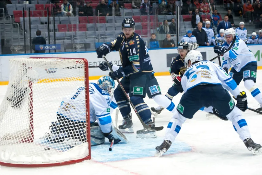 Капитал - Шестиматчевую выездную серию «Барыс» начал с победы