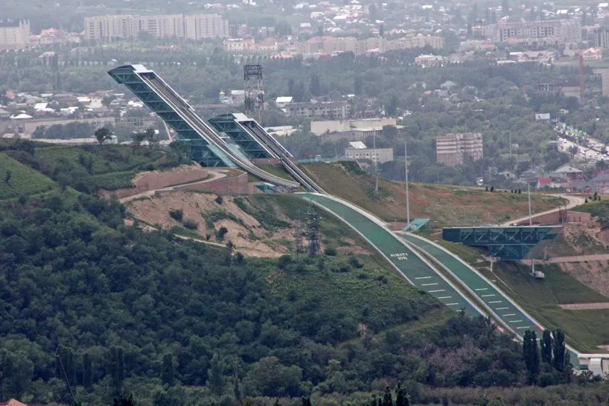 Капитал - В Алматы ко Дню Победы открылись 3 новых лыжных трамплина