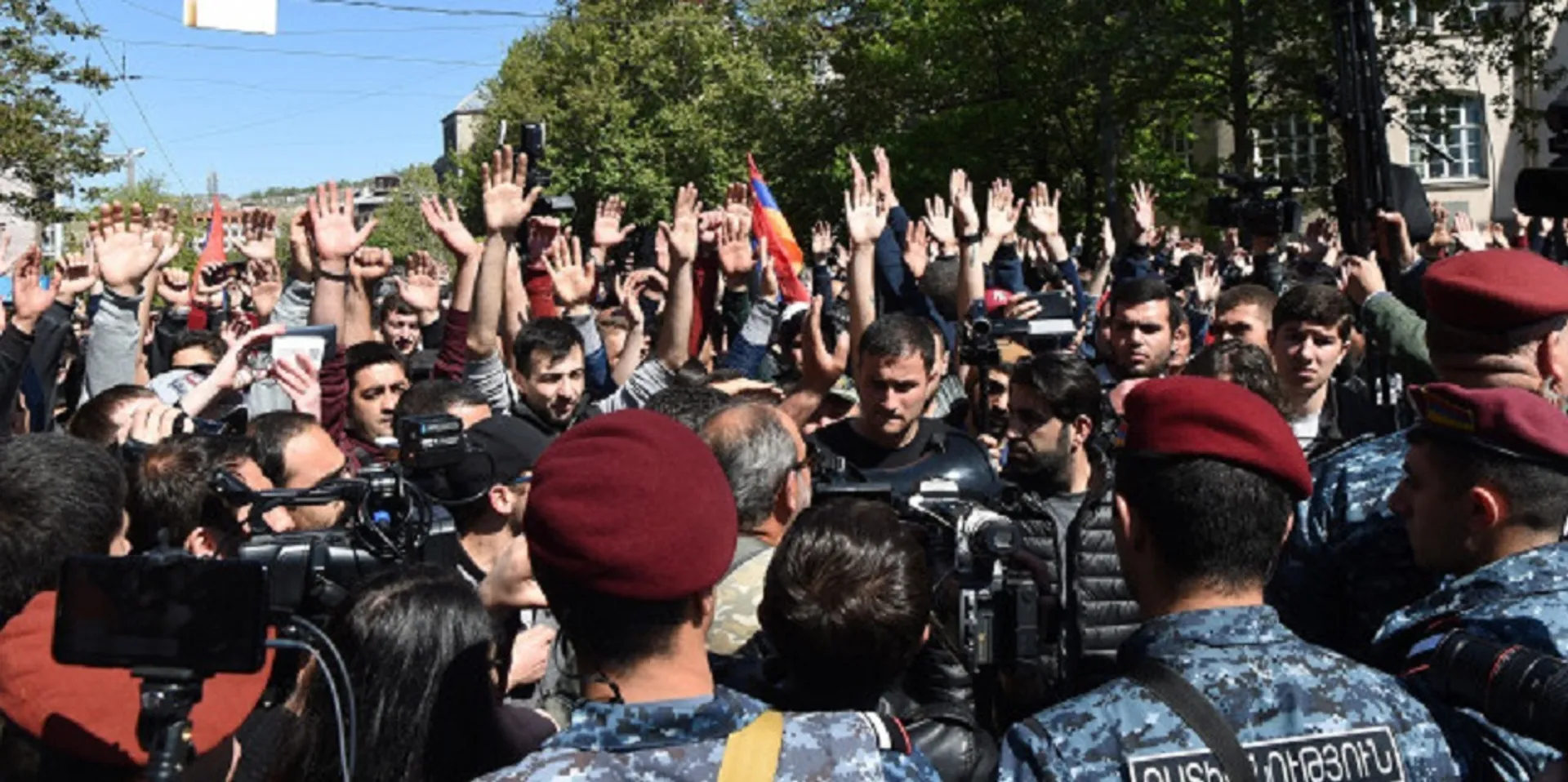 Капитал - В Армении лидер оппозиции объявил о начале бархатной революции