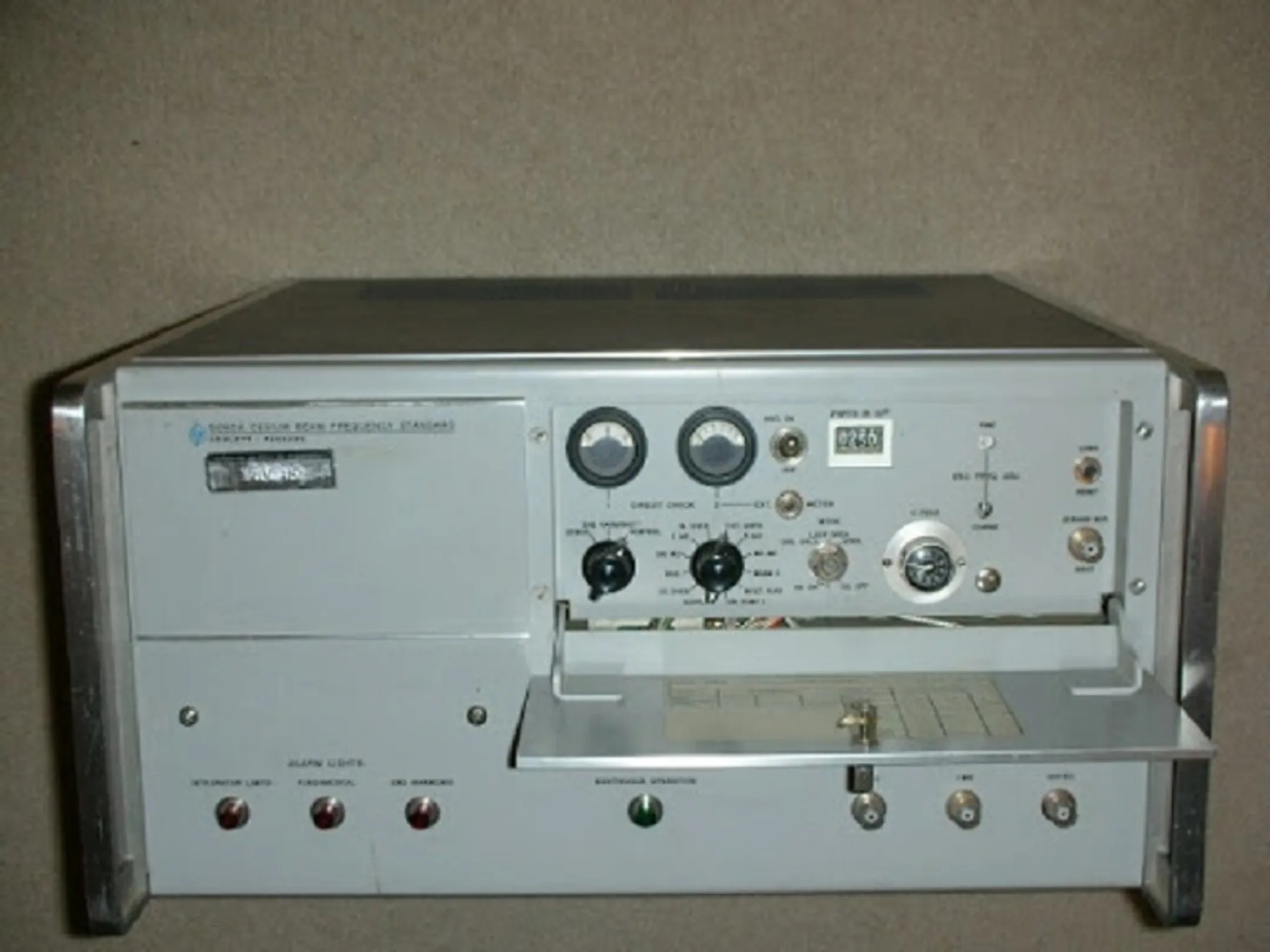 Часы HP 5060A