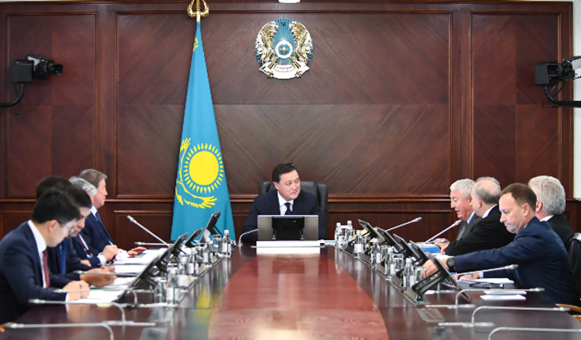 Капитал - Аскар Мамин поручил усилить меры по росту экономики