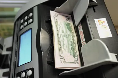 Доллар перешагнул отметку в 331 тенге