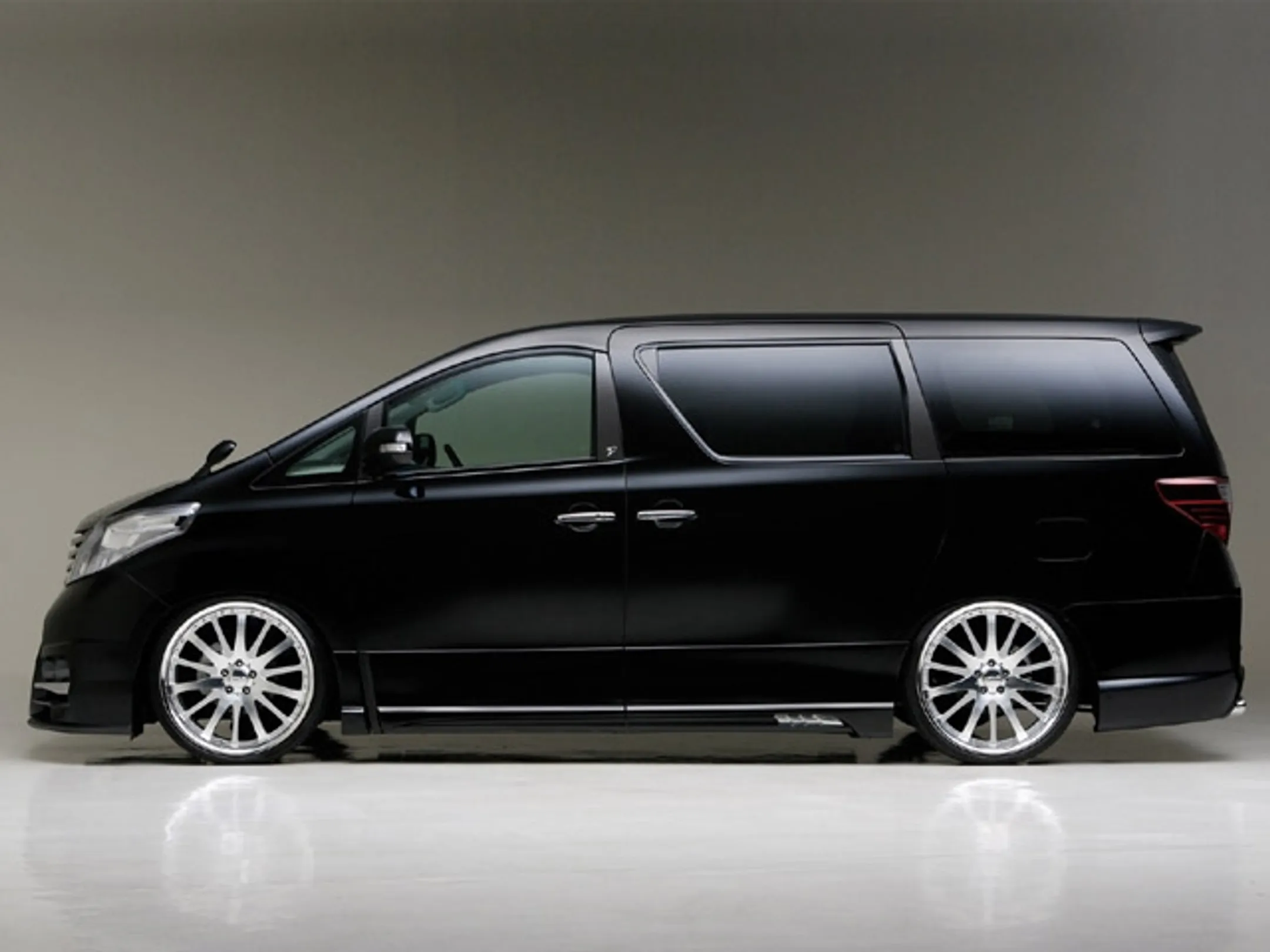 От Lexus требуют минивэн - Image Kapital.kz