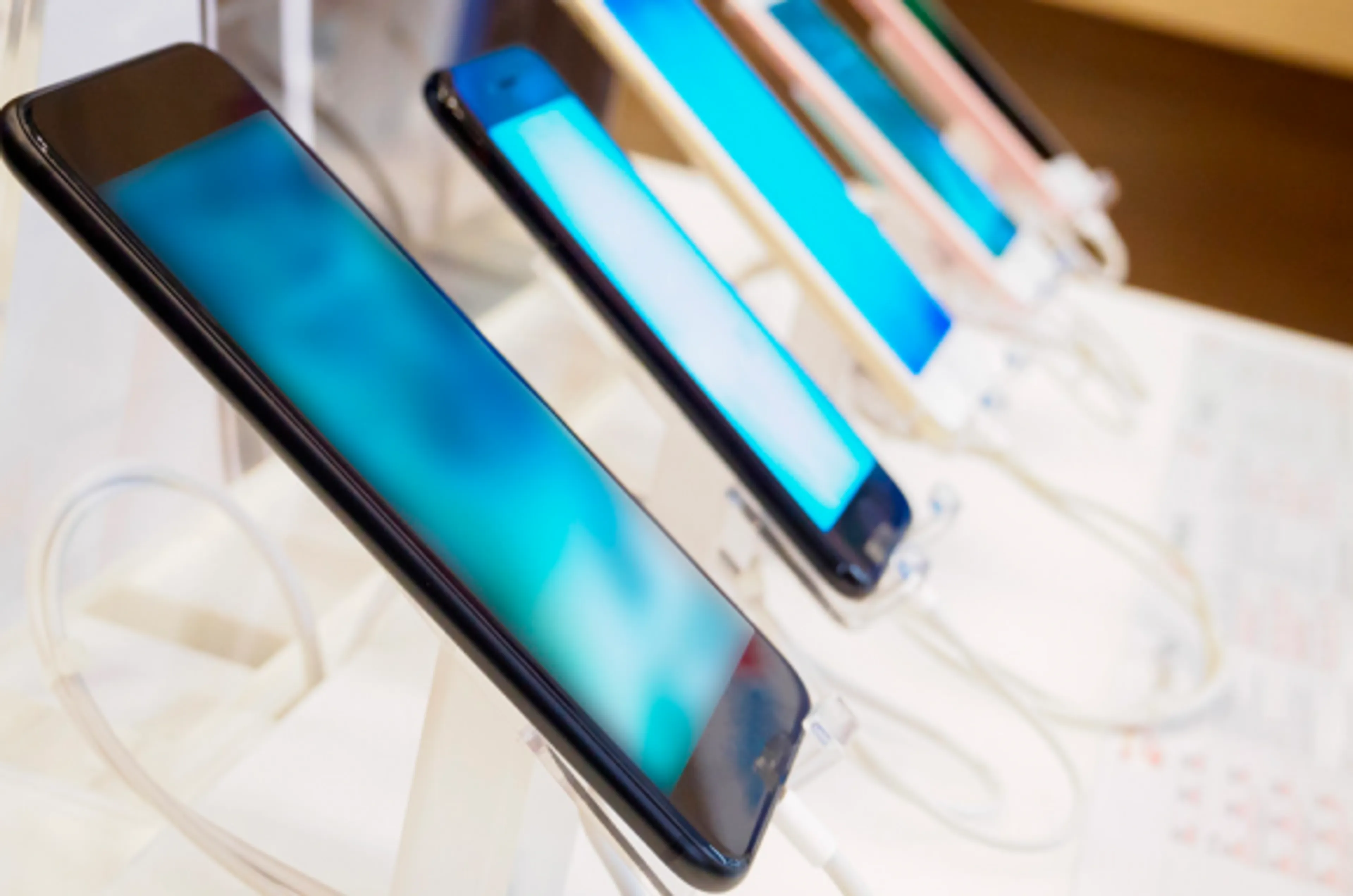 Капитал - Рынок смартфонов продолжает сокращаться