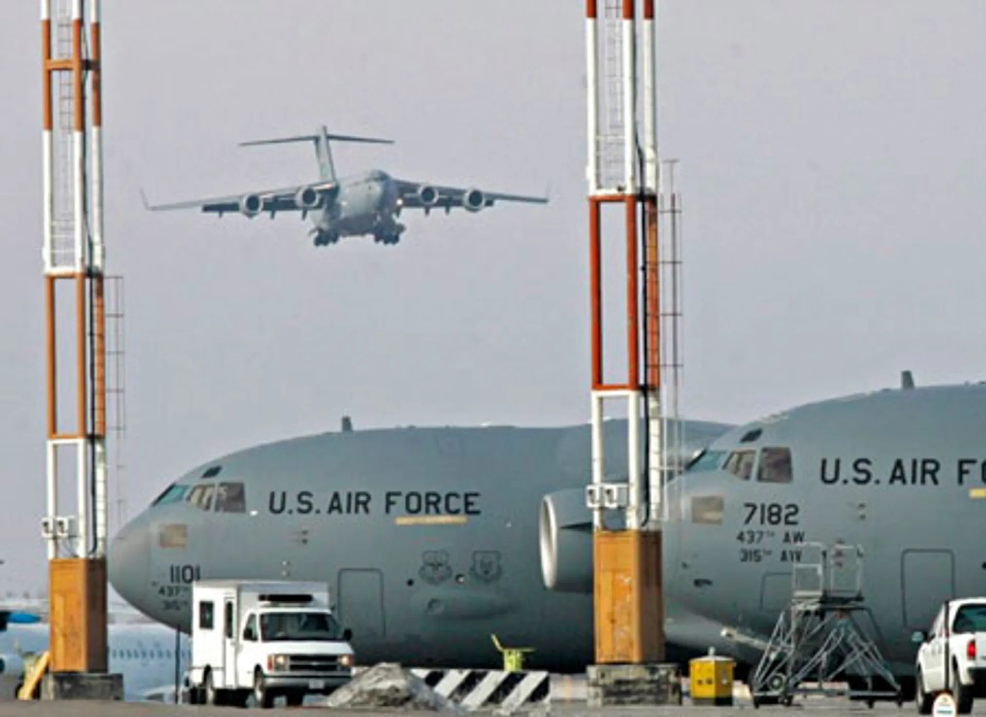 Капитал - Парламент Кыргызстана проголосовал за денонсацию базы Манас