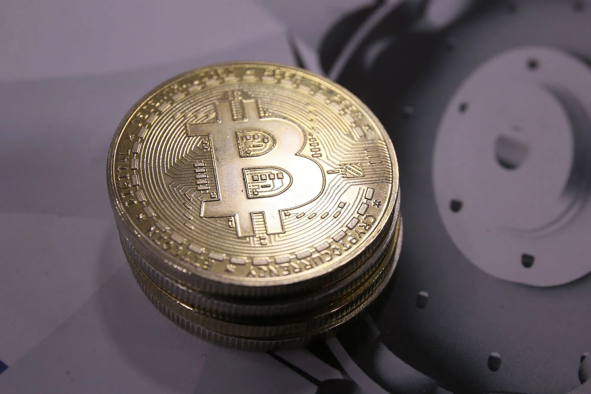 Криптовалюты под давлением: Bitcoin-резервы и темная сторона Tether