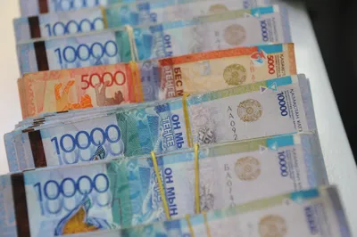 Дневные торги: 332,80 тенге за доллар