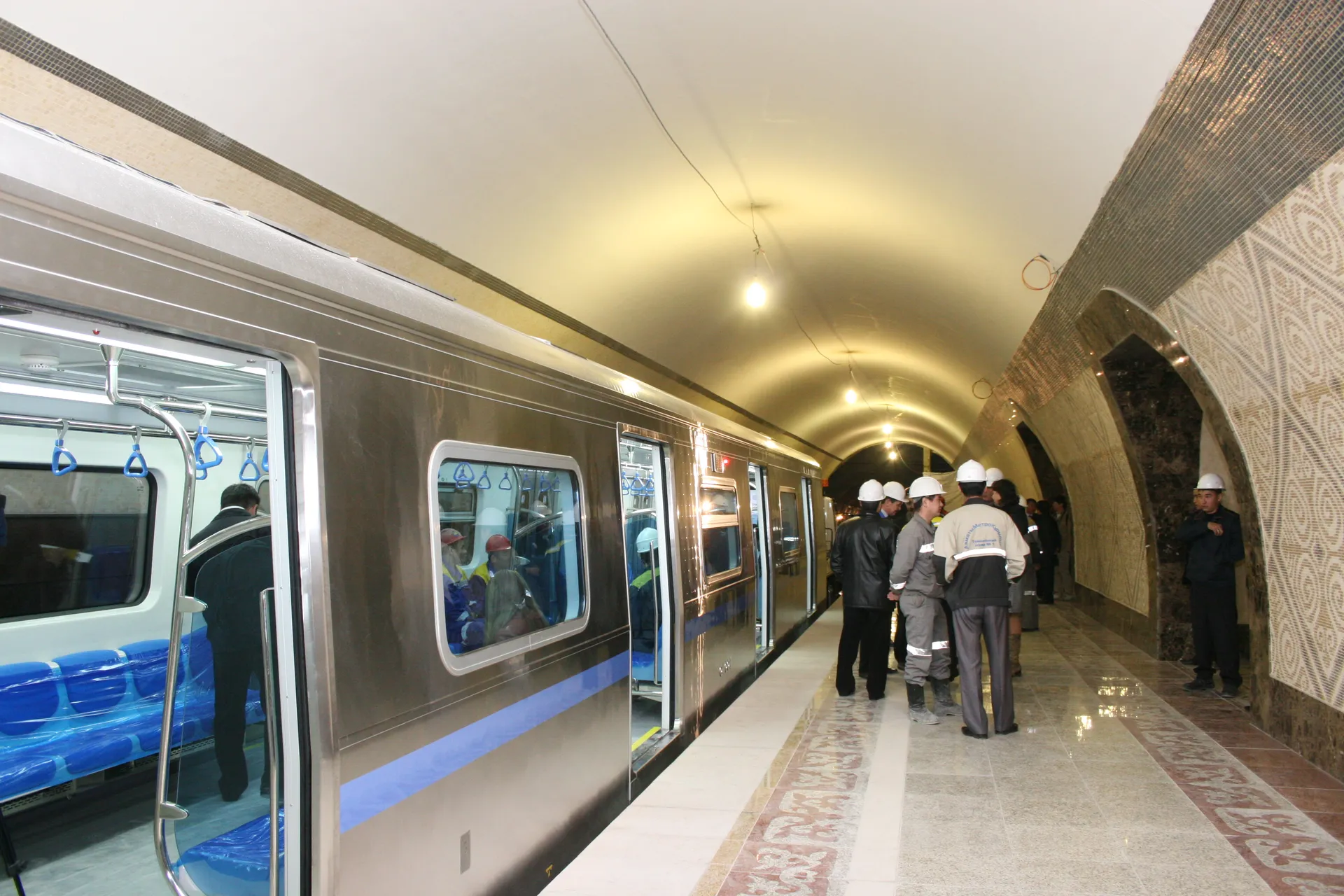 Капитал - Более 20 крупных компаний хотят размещать рекламу в метро