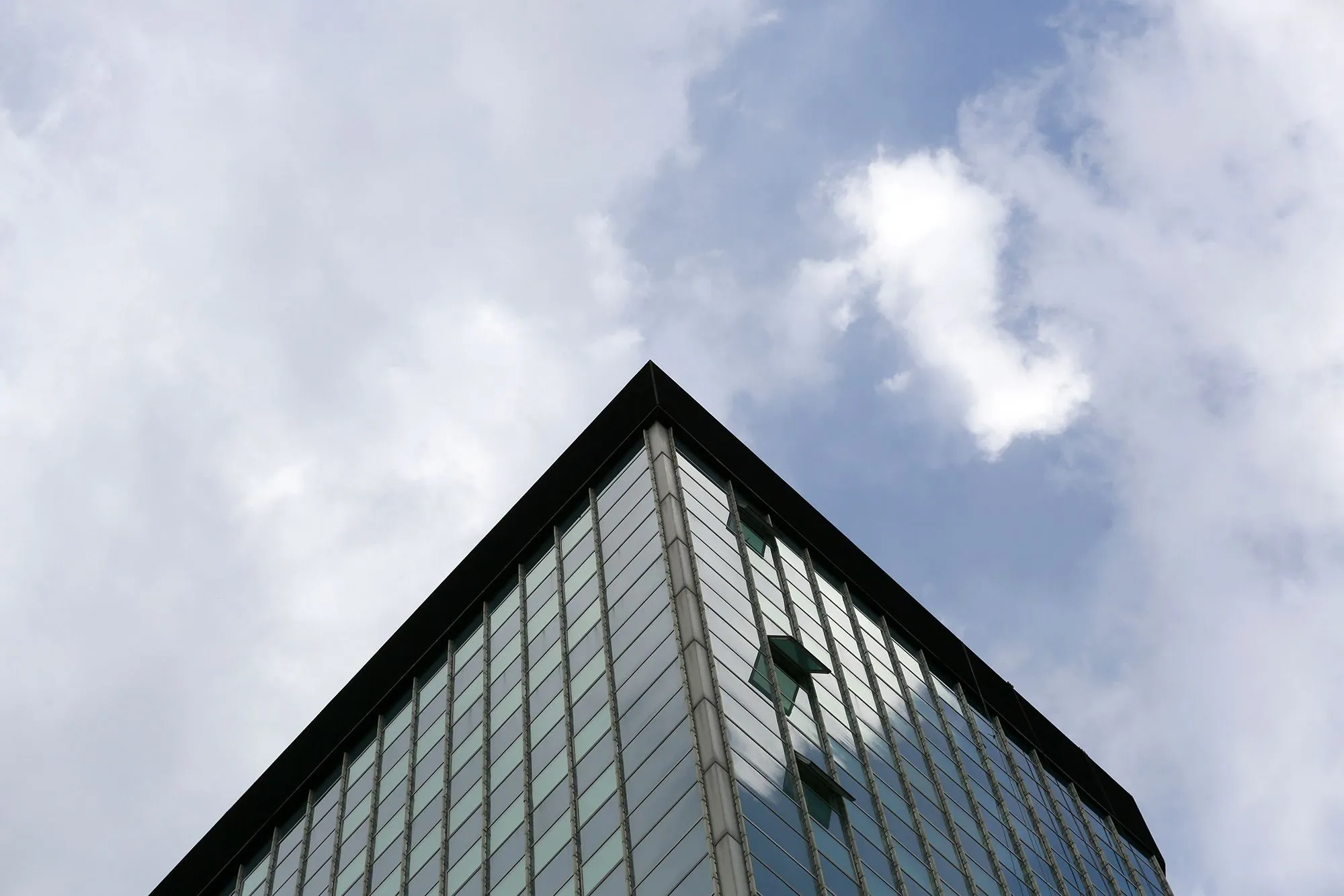 За несколько дней казахстанцы подали 70 тысяч заявок на жилье