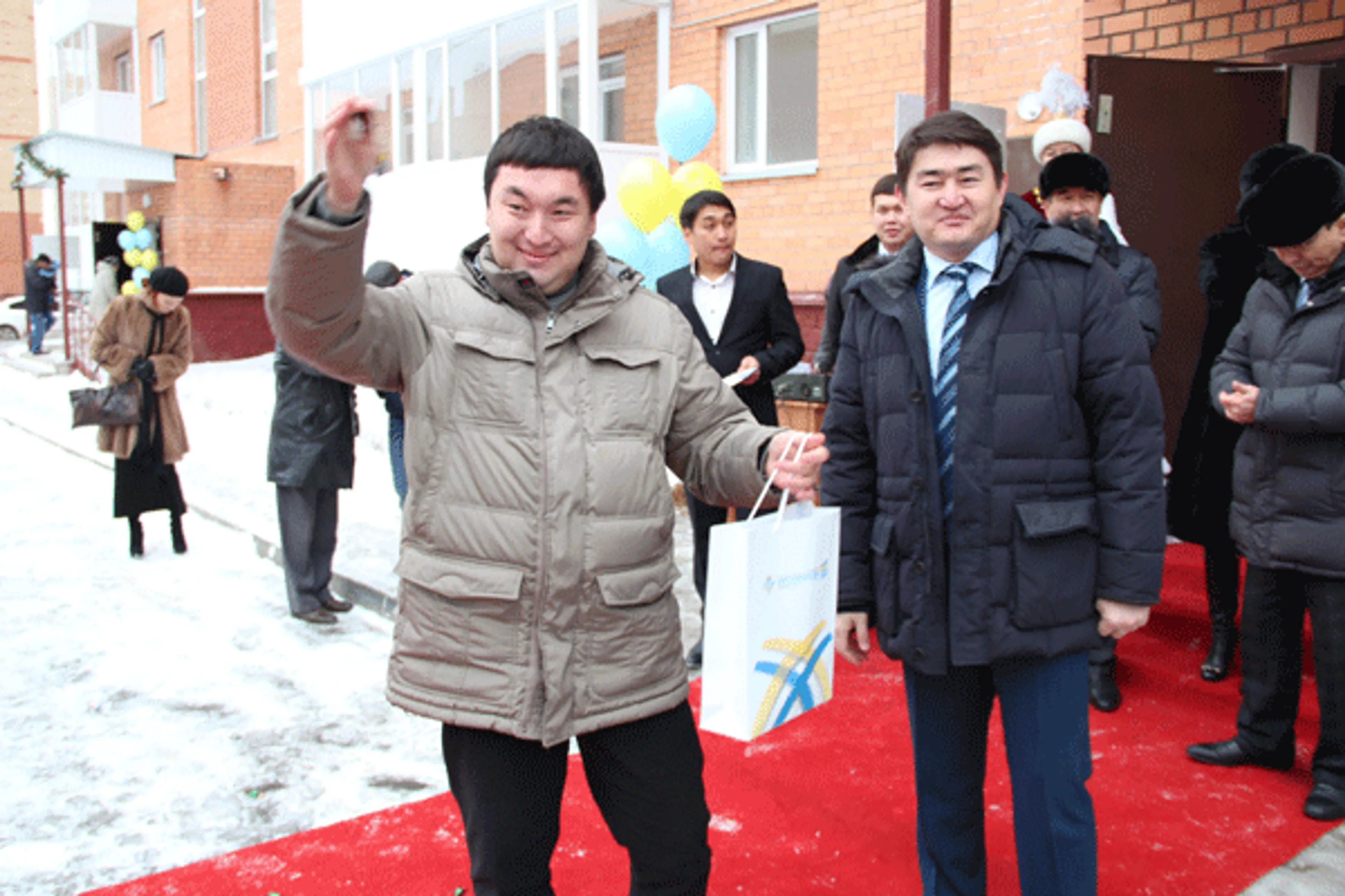 Капитал - В Астане 30 человек получили квартиры