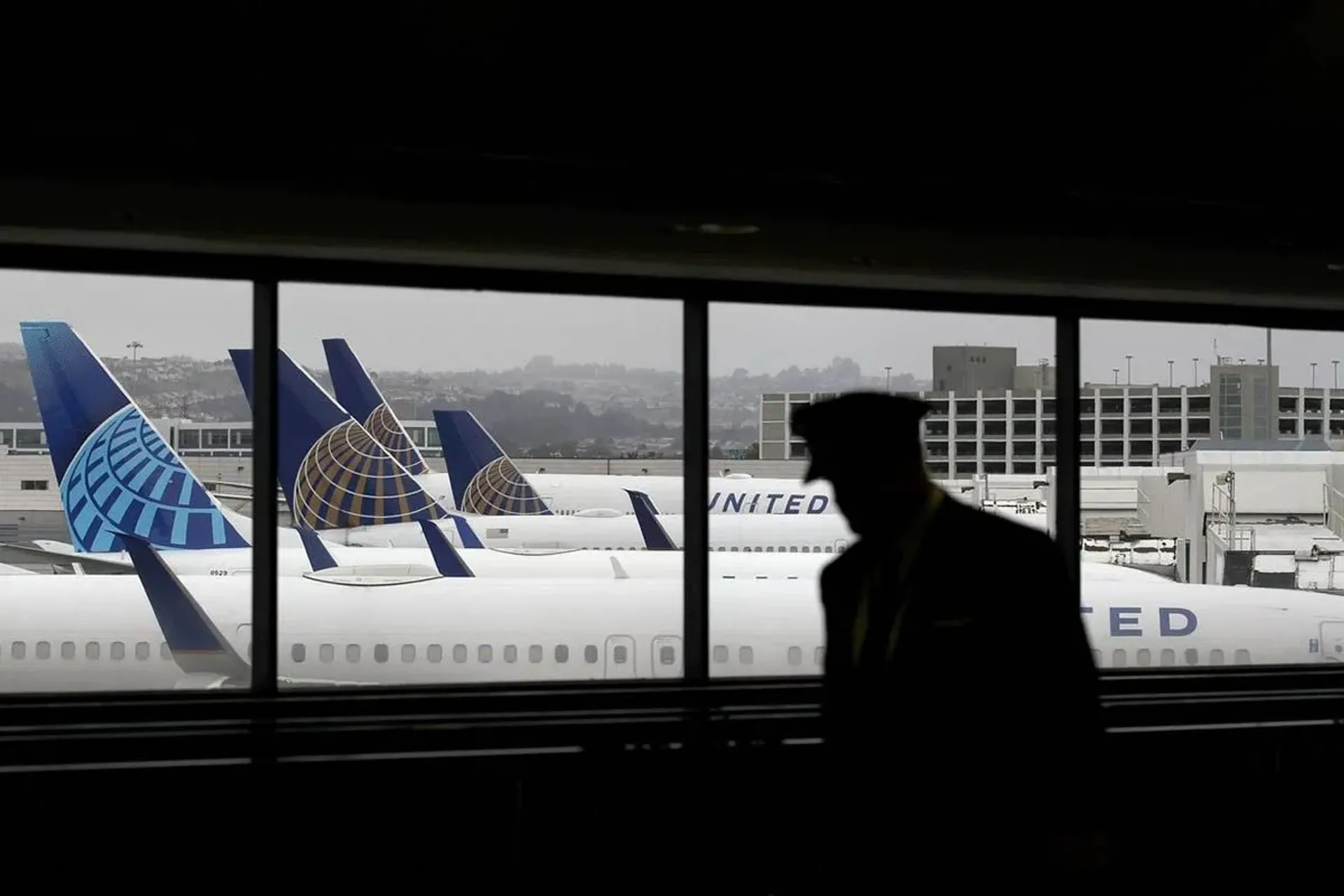 Капитал - United Airlines ожидает убытки по итогам квартала