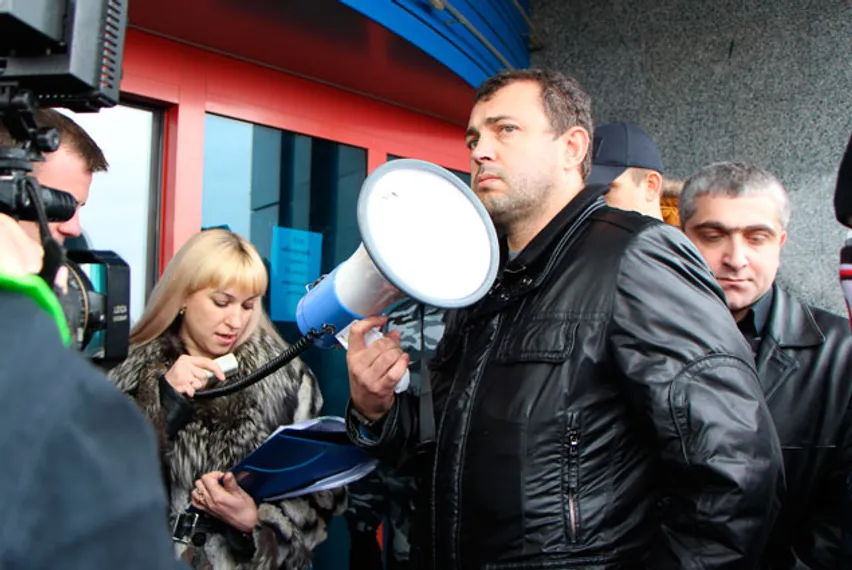 Капитал - Вооруженные люди штурмовали завод Nemiroff