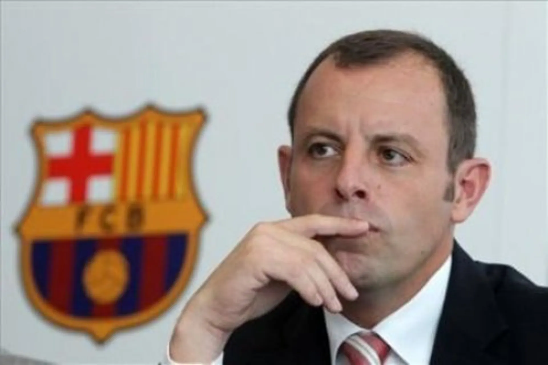 Капитал - Суд потребовал у «Барселоны» документы по трансферу Неймара