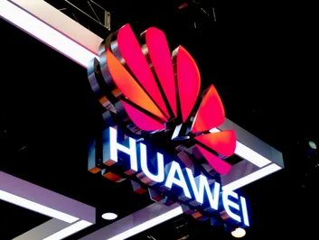 Huawei передумала заменять Android