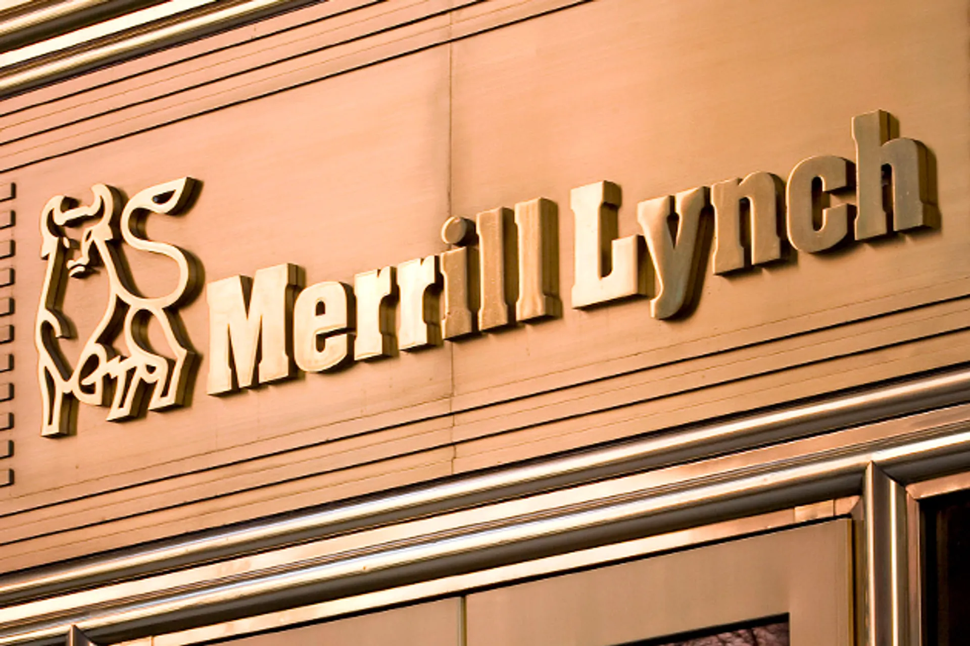 Капитал - Merrill Lynch запретил операции с биткоином