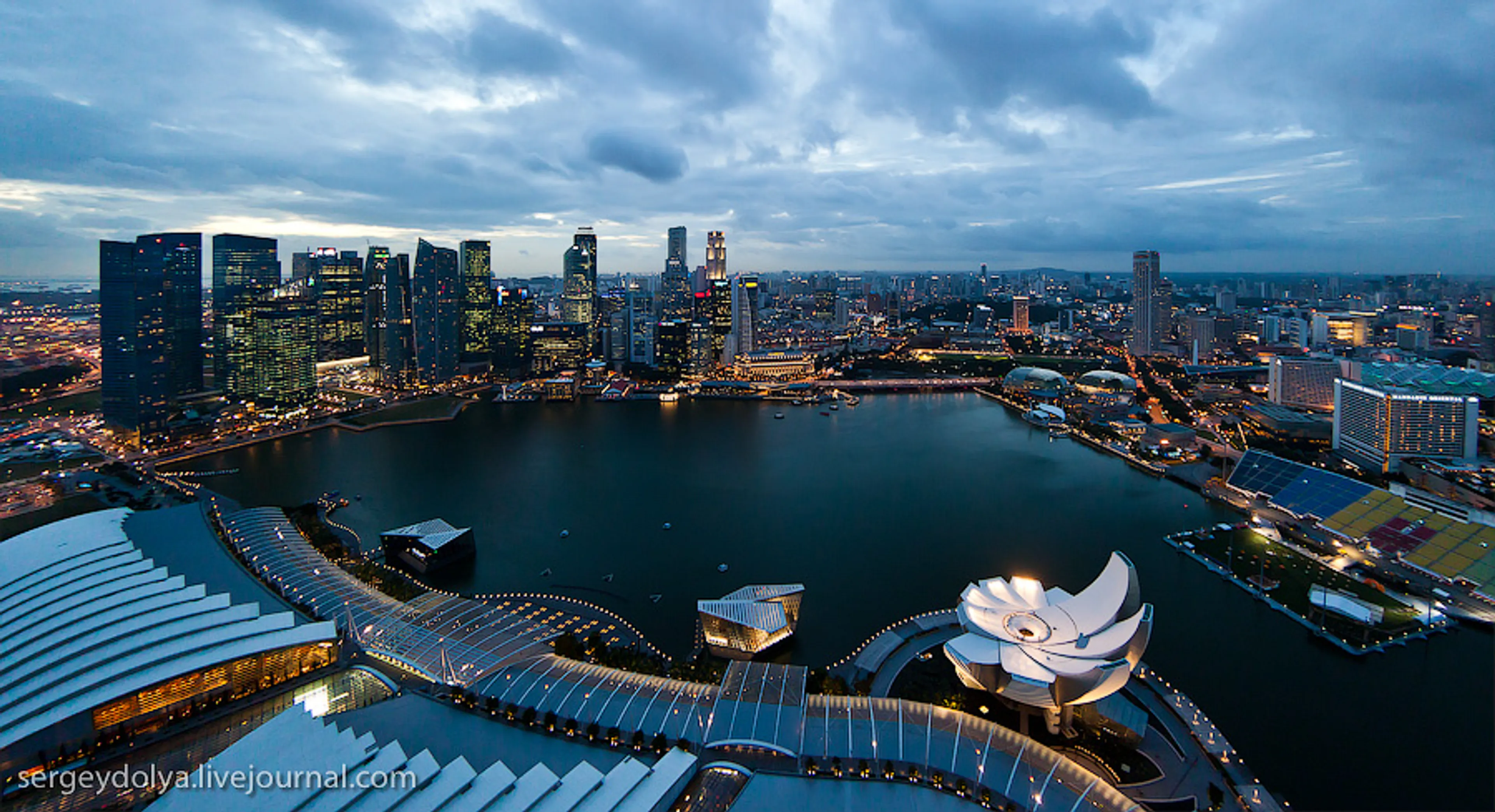 Капитал - Сингапур вводит лицензии на все онлайн-сми