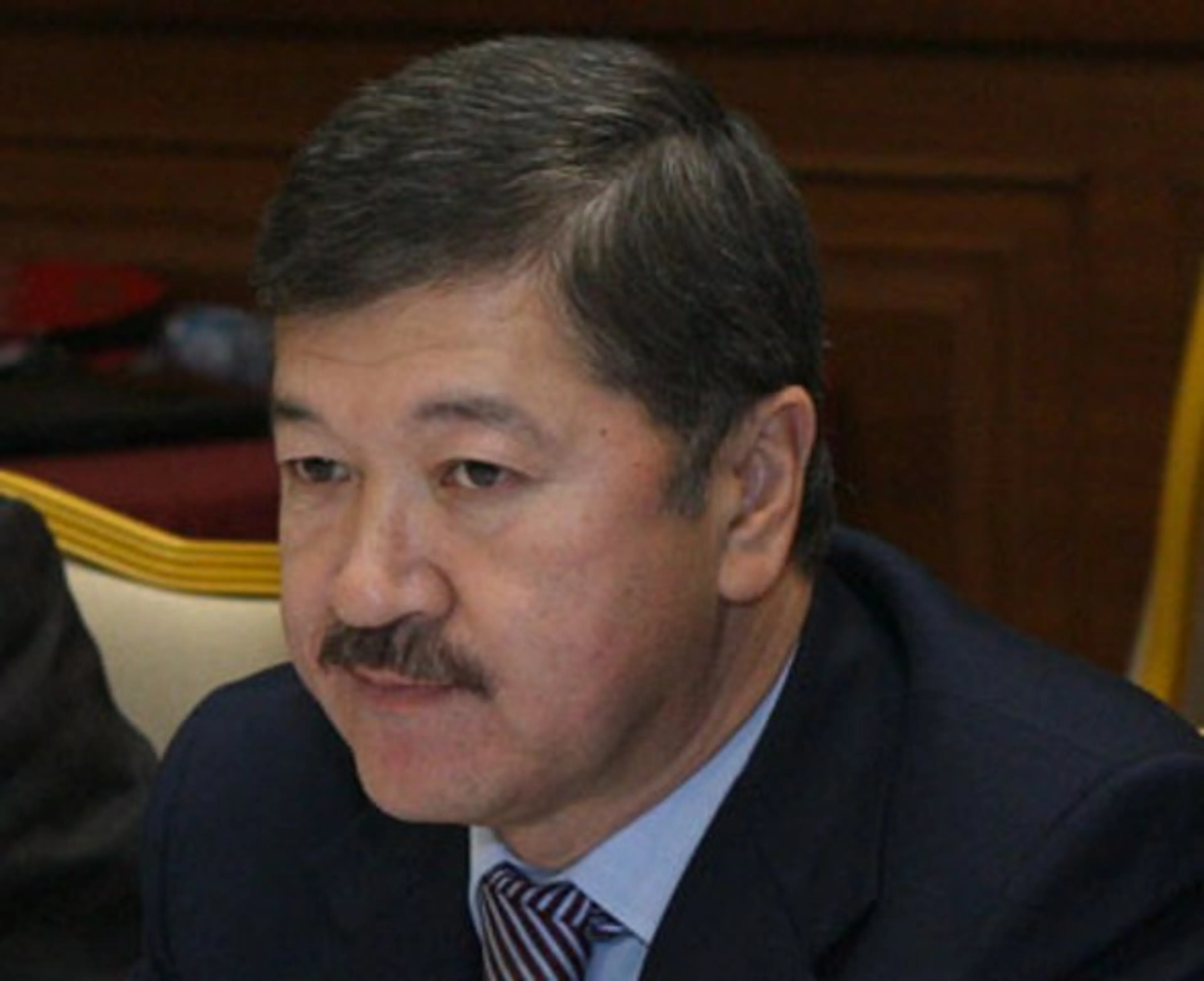 Капитал - Булат Утемуратов намерен купить два банка