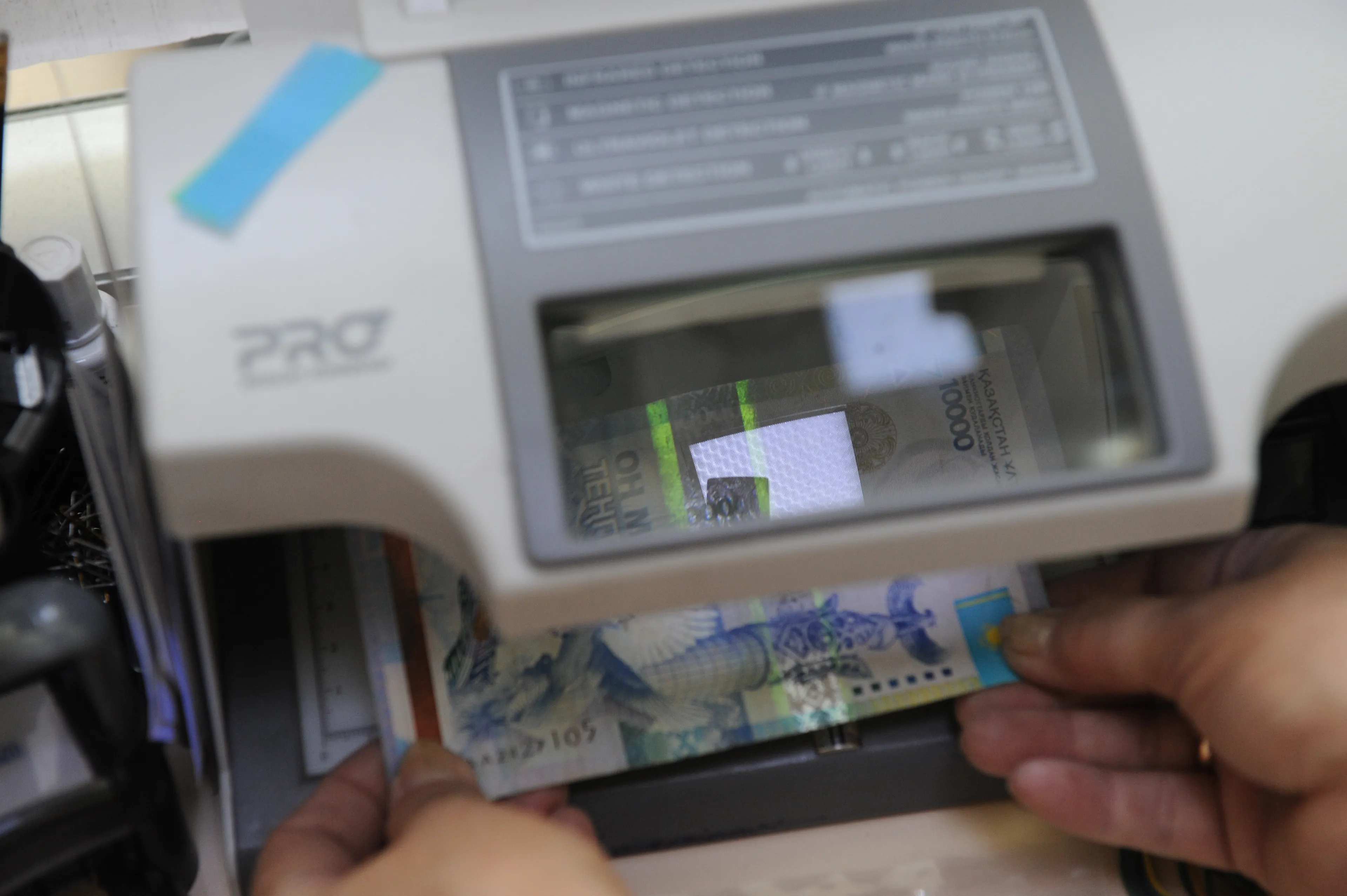 Капитал - Нацвалюта удерживает рубеж в 334 тенге за доллар