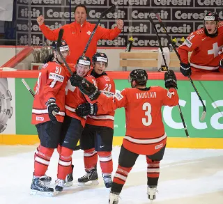 Капитал - Швейцарцы в серии буллитов вырвали победу у канадцев на ЧМ по хоккею