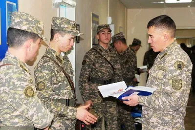 Около 200 кадетов отправились в свою первую стажировку в войска