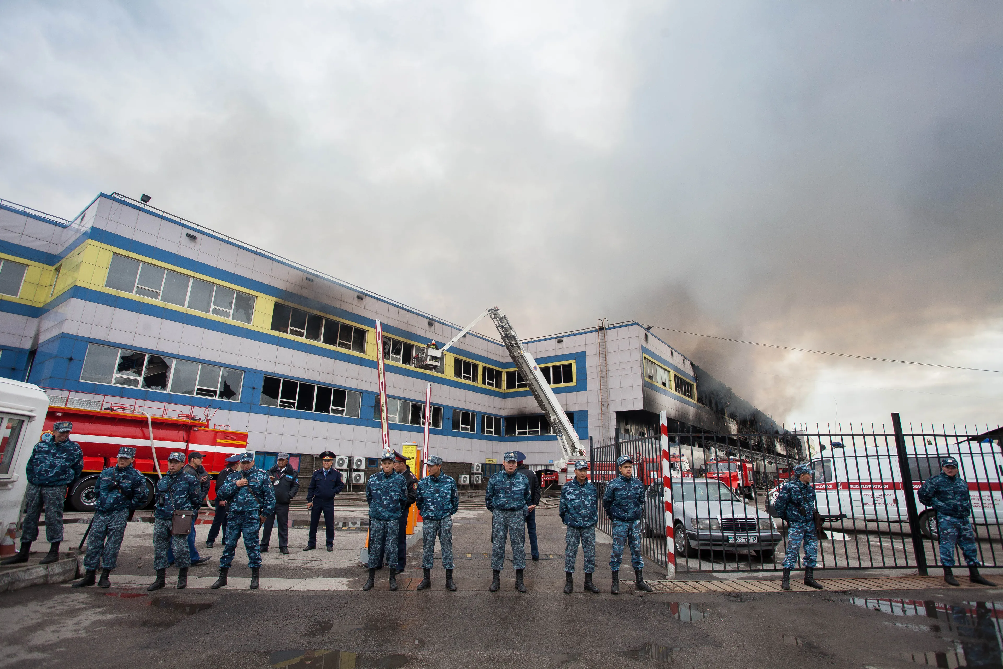 Капитал - В Алматы сгорел торговый центр Адем