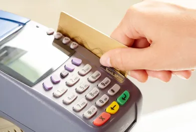 Казахстанцы все чаще расплачиваются за покупки безналичным платежом