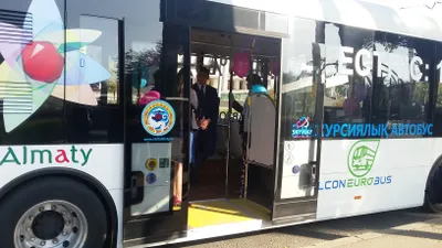 По двум туристическим маршрутам Алматы запущен электроавтобус