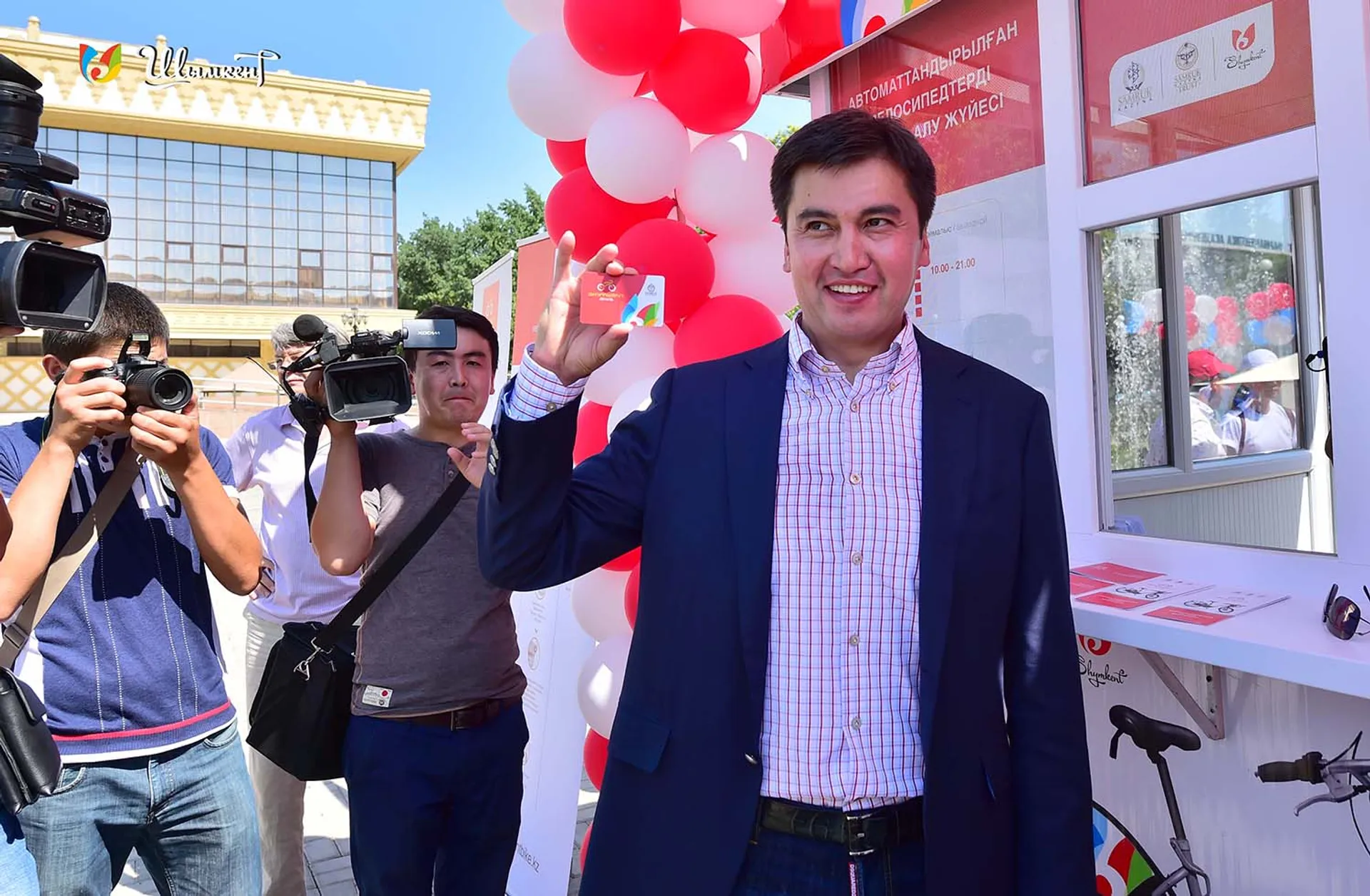 Капитал - Первым покупателем карты Shymkent Bike стал аким Шымкента