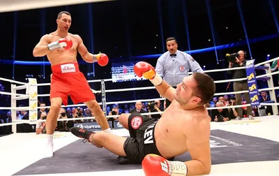 Владимир Кличко нокаутировал  Кубрата Пулева