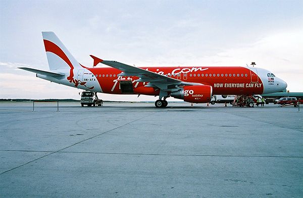 Три военных корабля будут искать самолет AirAsia - Kapital.kz