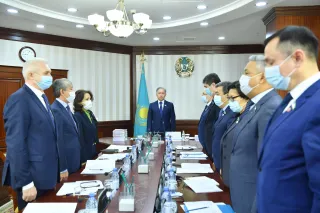 Капитал - Депутаты почтили минутой молчания память погибших