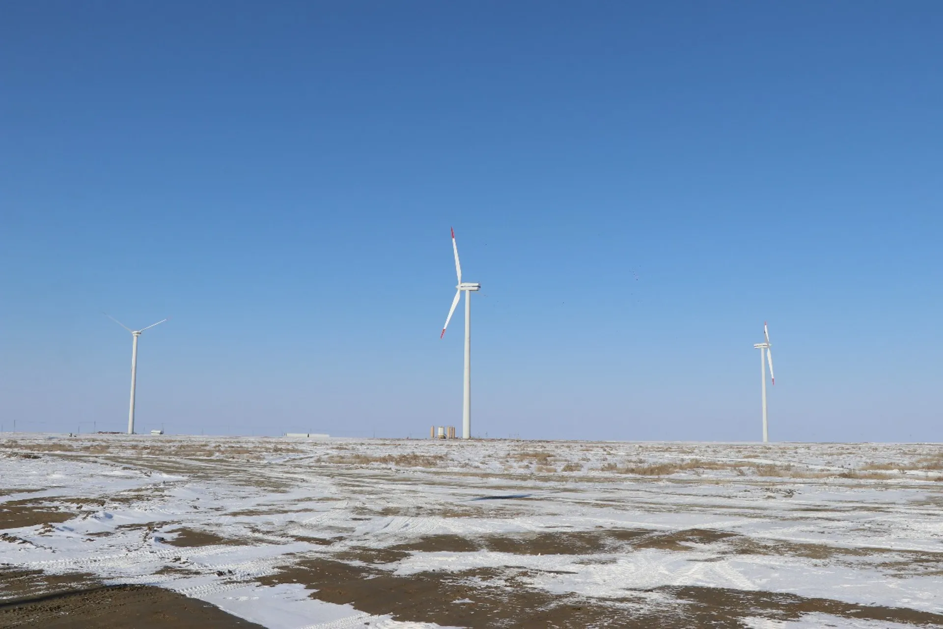 Капитал - На берегу Каспийского моря строят ветряную электростанцию