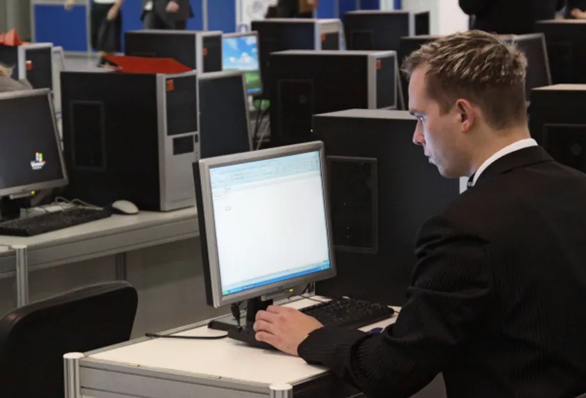 Капитал - Поставки персональных компьютеров рухнули