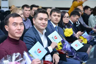 Капитал - В День Независимости молодежь Шымкента получила ключи от квартир