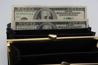 Капитал - В мае доллар будет держаться на уровне 330-333 тенге