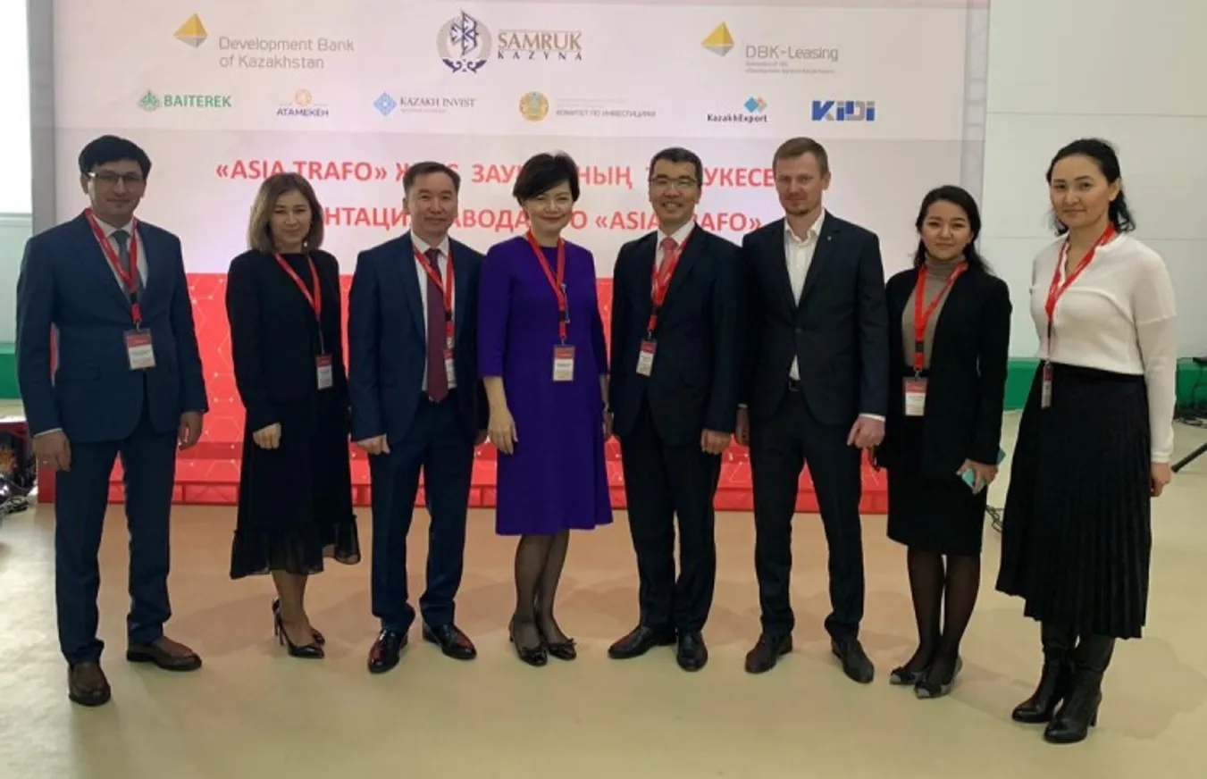 На фото в центре директор департамента кредитного анализа и структурирования сделок БРК Жанат Ансаганова на открытии завода Asia Trafo<br>