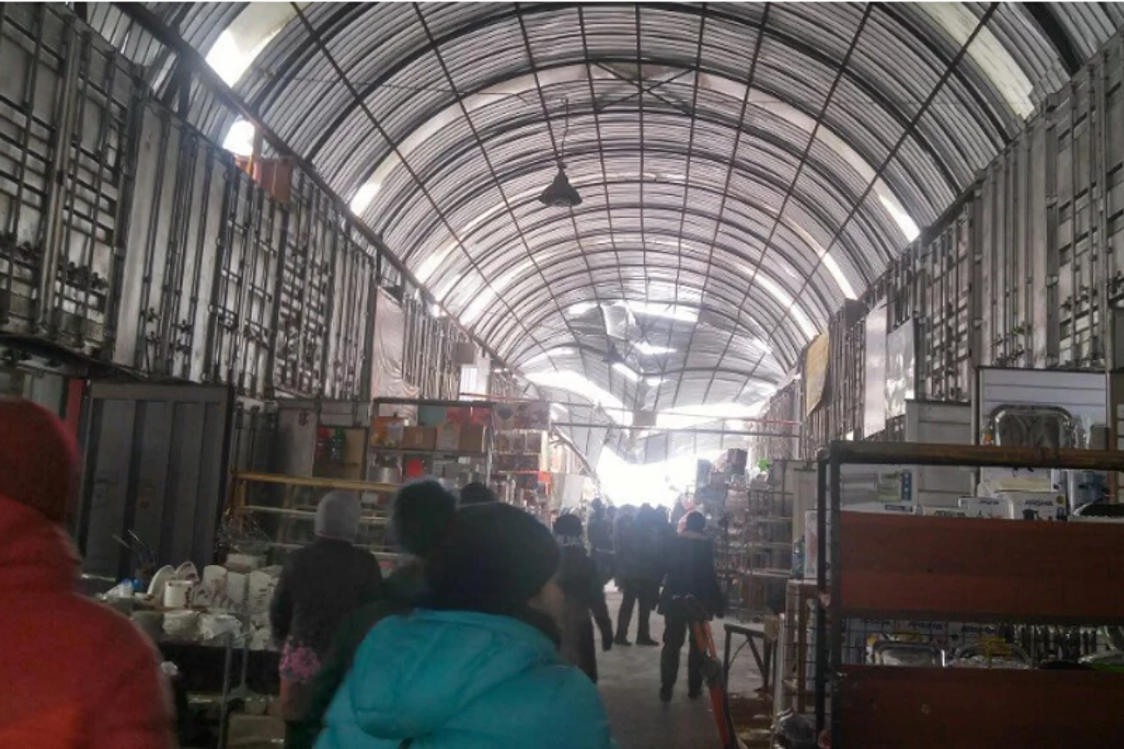 Капитал - На одном из рынков Алматы обрушилась часть крыши