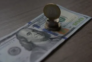 Капитал - Курс продажи доллара в обменниках достиг 360 тенге