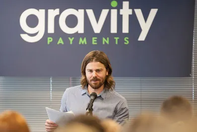 Основатель компании отдал $1 млн из своей зарплаты подчиненным