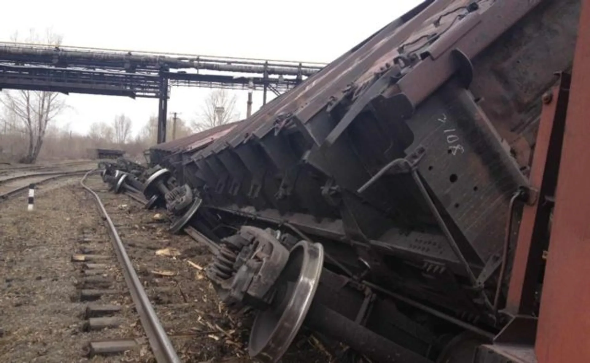 Капитал - Поезд сошел с рельсов из-за оползня в Испании