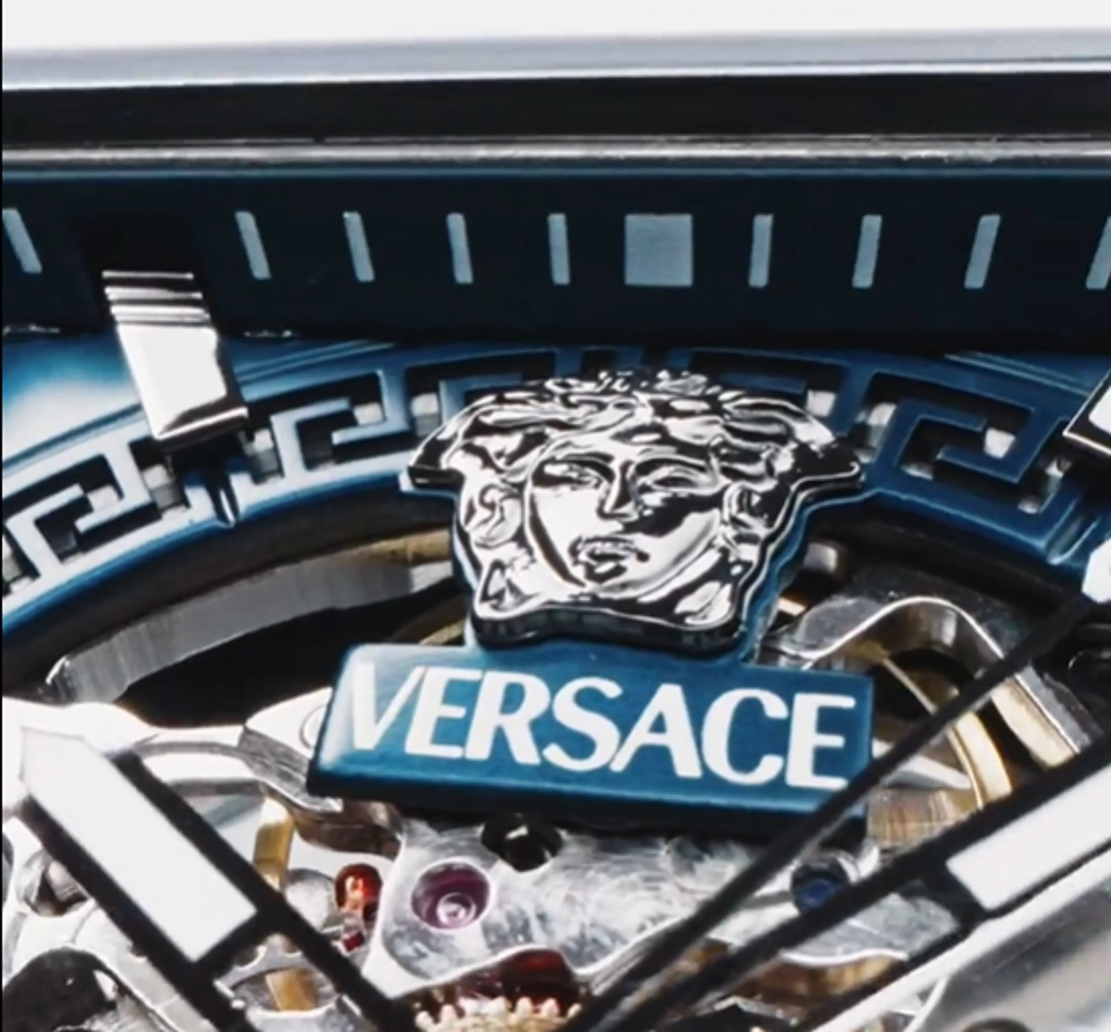 Капитал - Prada купит Versace за $1,4 млрд