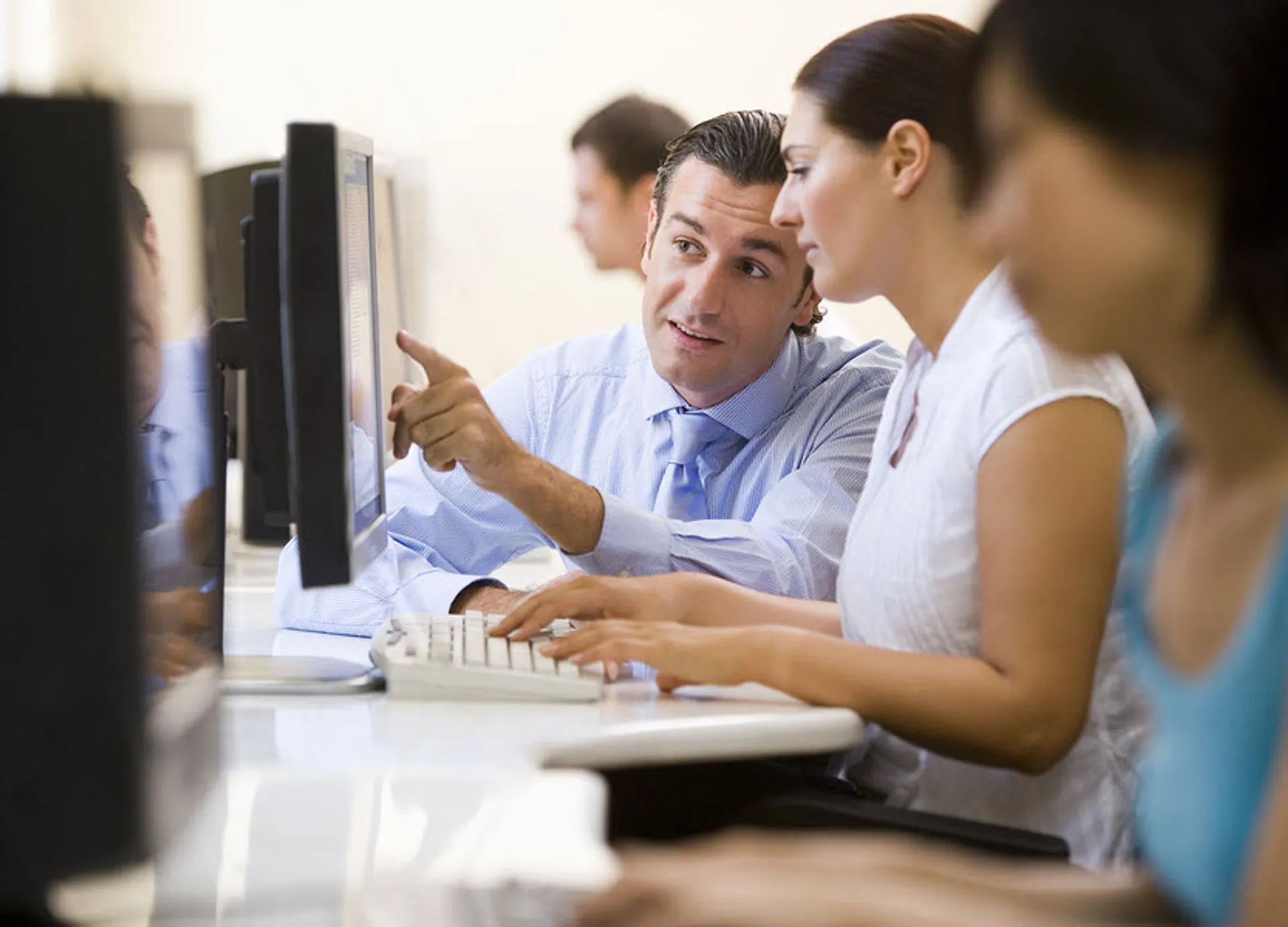 Капитал - Казахстан сходит с рельсов развития сервисной экономики