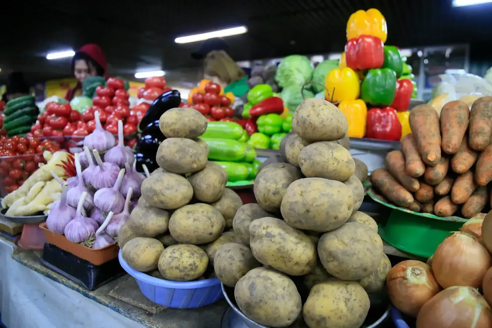 В области Абай превышали цены на социально значимые продукты 