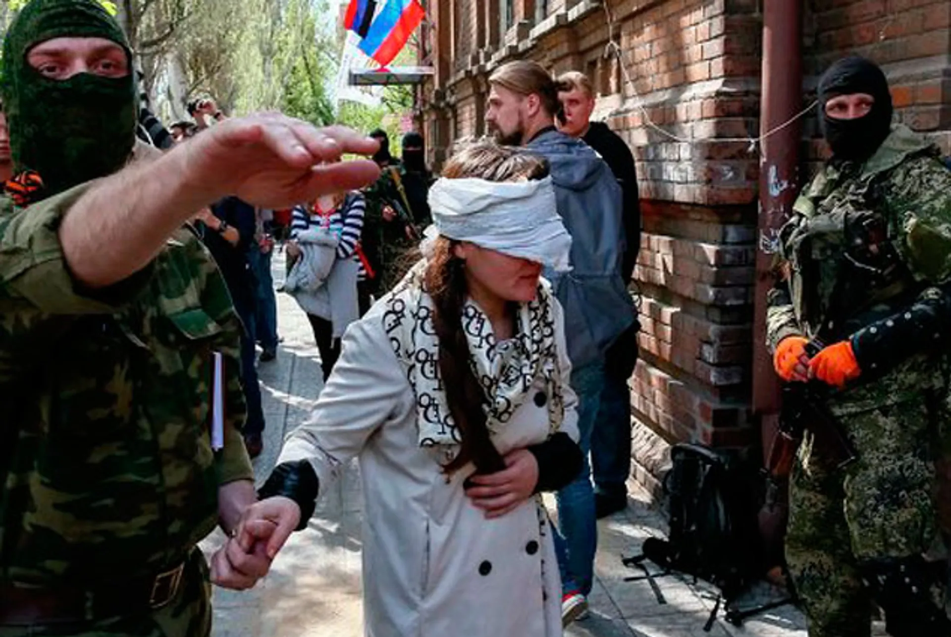 Капитал - Артиллерия и авиация обстреливают Славянск и Краматорск