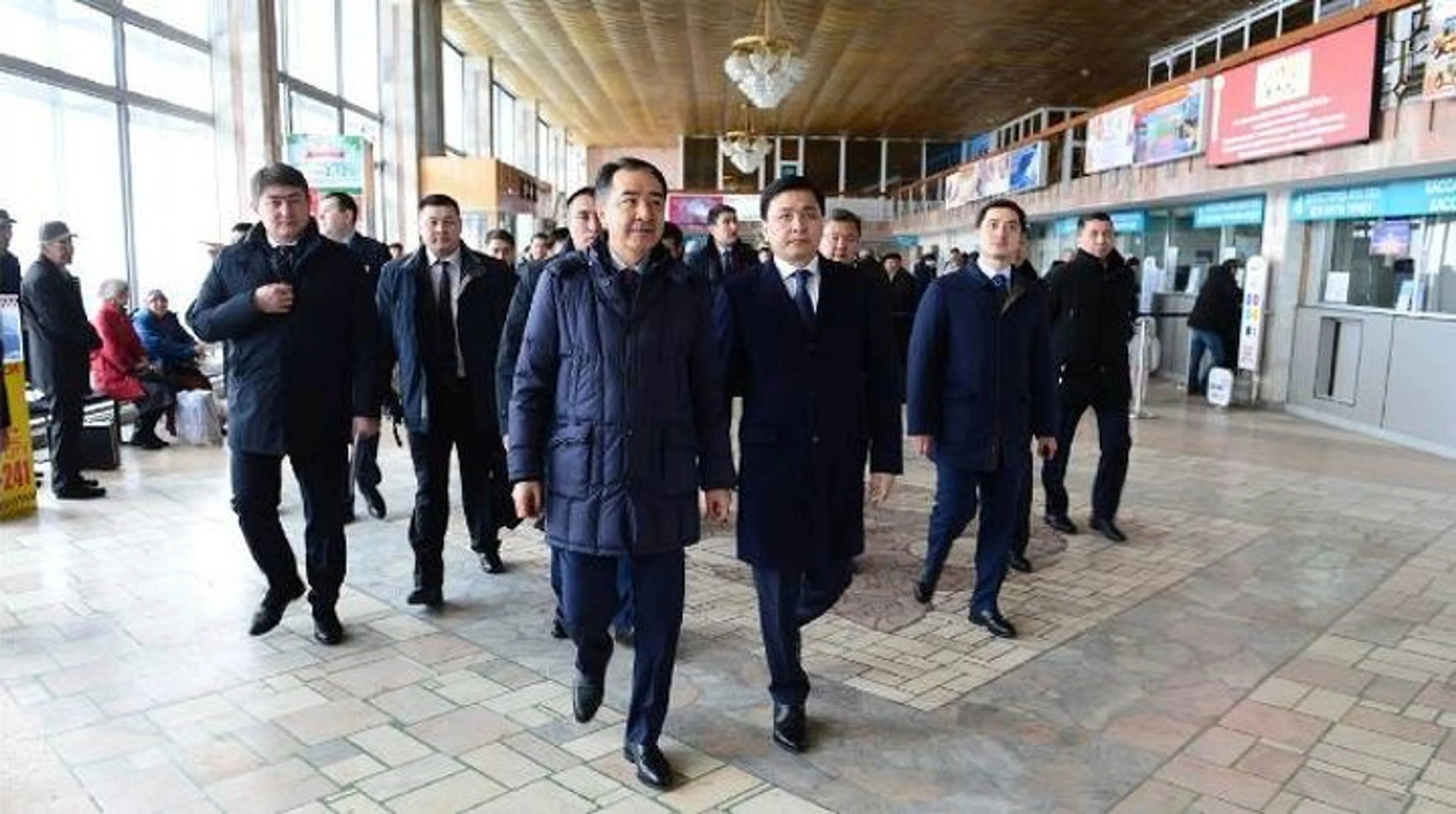 Капитал - Премьер проверил ремонт взлетной полосы в Уральске