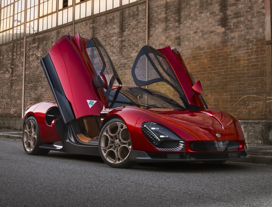 Обновленная Tesla Model 3, суперкар Alfa Romeo и рестомод Porsche - фото kapital.kz