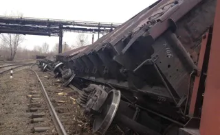 Капитал - Поезд сошел с рельсов из-за оползня в Испании